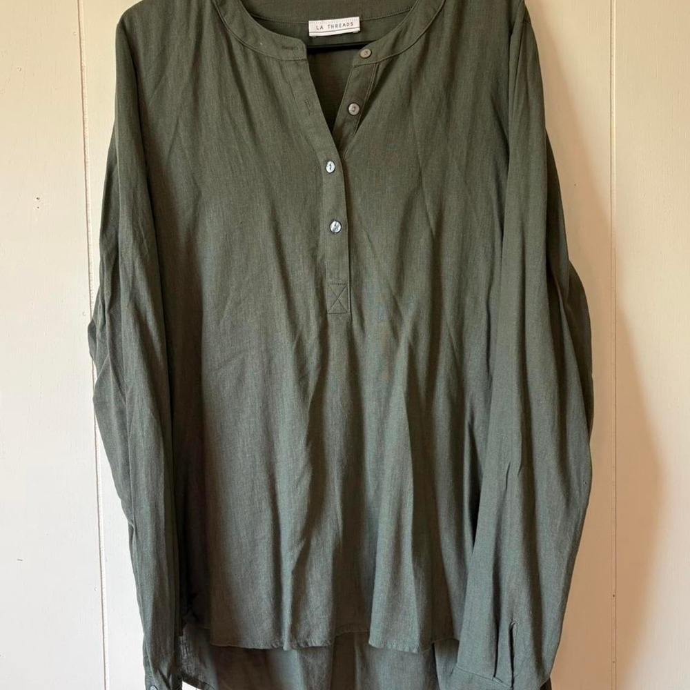 LA Threads Olive Green Long Sleeve Henley Blouse High Low Hem Women's